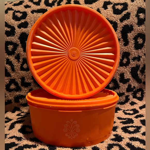 Tupperware Other - Tupperware Vintage Orange Servalier line Round